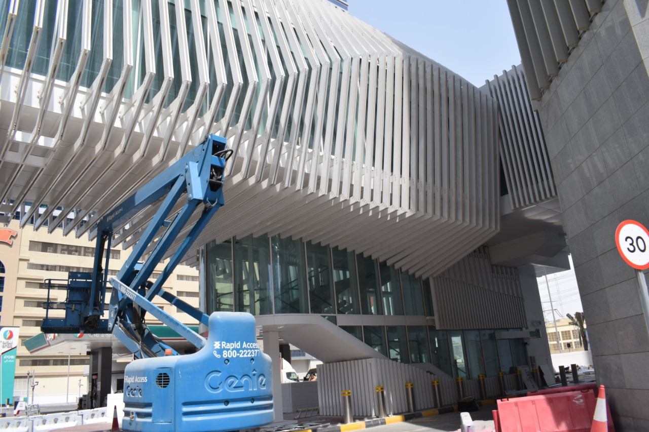 Installation of the fins from a boom lift