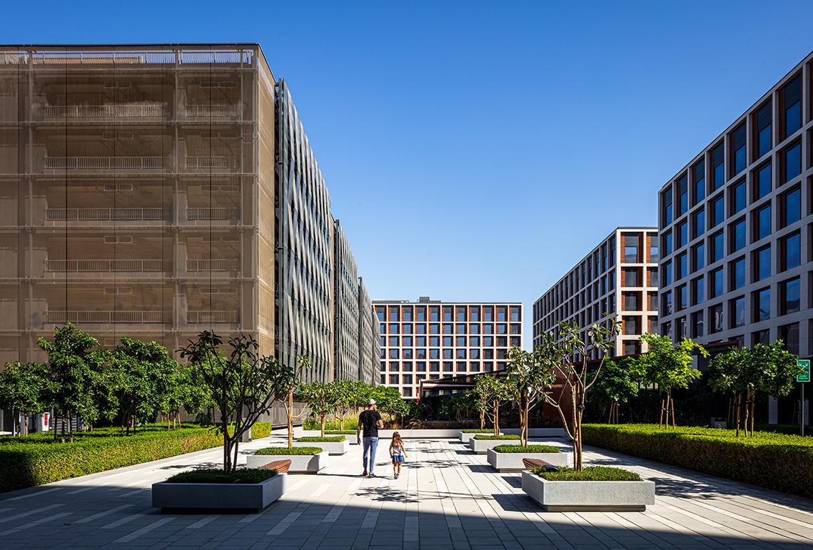 Courtyard between the office buildings