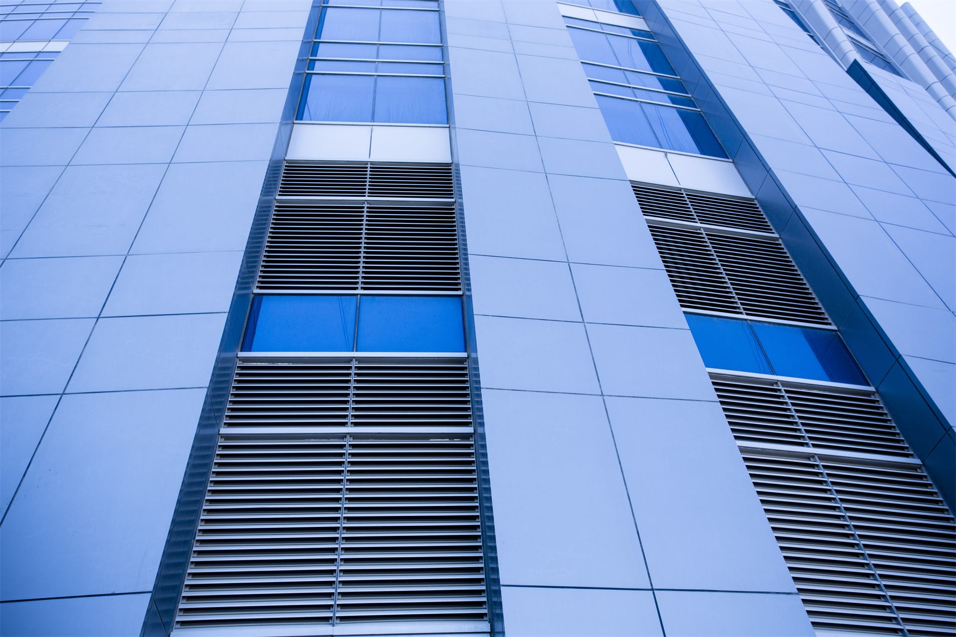 Bands of aluminium louvers in the tower facade