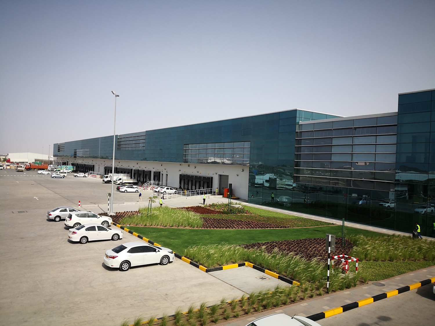 Cargo facility with a long glass curtain wall